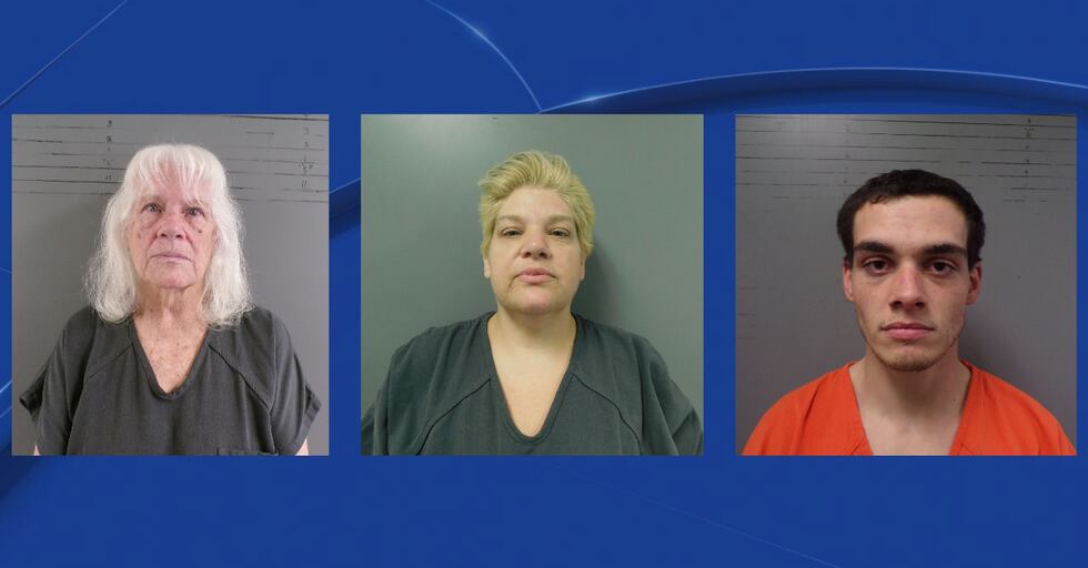 Arizona Rooney, de 43 años, Jacob Cantrell, de 23 años, Brandy Rooney, de 76 años.