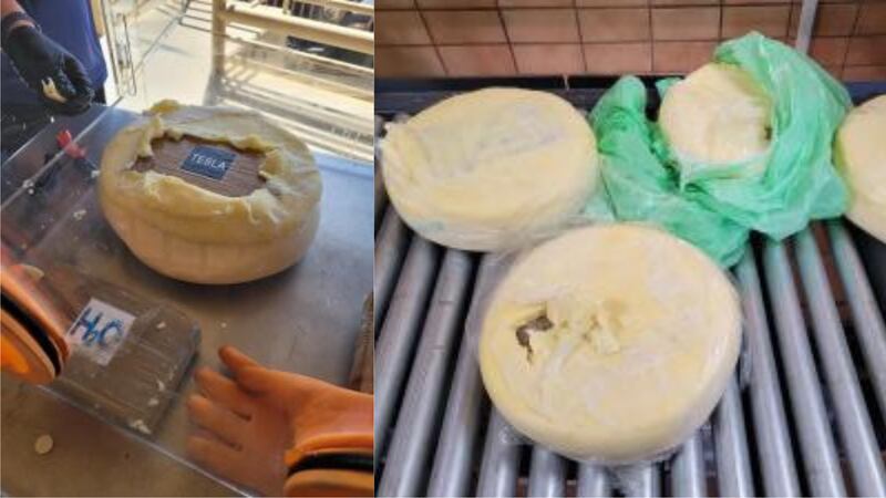 Cuando los agentes abrieron el queso, encontraron siete paquetes de cocaína.