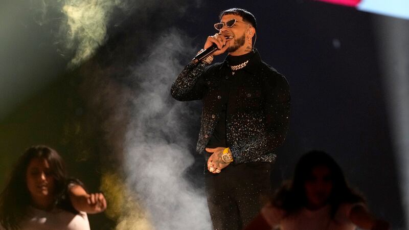 Anuel AA se presenta en los Latin American Music Awards el jueves 20 de abril de 2023 en el...