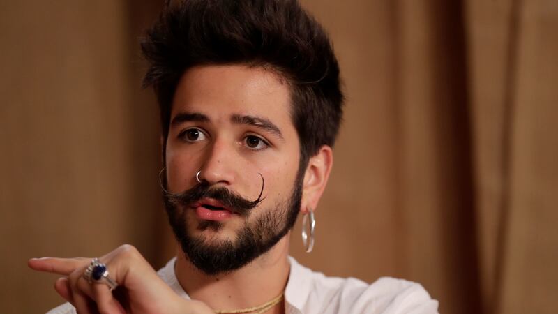 ARCHIVO - El cantante colombiano Camilo habla durante una entrevista en Sony Music Latin en...