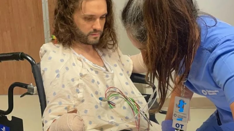 A Michael Kohlhof, de 35 años, se le diagnosticó tifus, enfermedad infecciosa transmitida al...