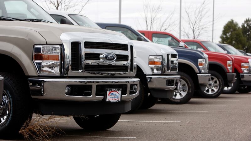 Camionetas Super Duty 2009 sin vender en un concesionario Ford en Dacono, Colorado, el jueves...