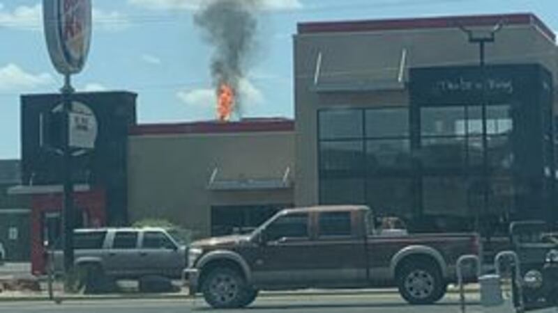 Midland Burger King incendio en el techo.
