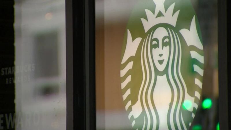 Hay más de 1,700 tiendas Target con cafeterías Starbucks y recogida en la acera.