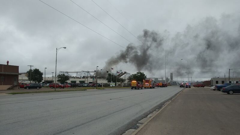 Los equipos de emergencia respondierion a un incendio en una estructura en el centro de Lubbock.