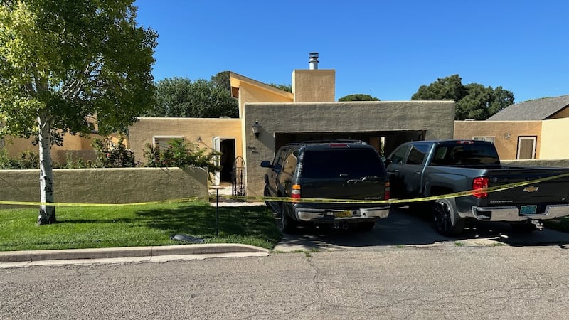 La policía de Clovis dijo que un sospechoso está en el hospital después de una explosión en...